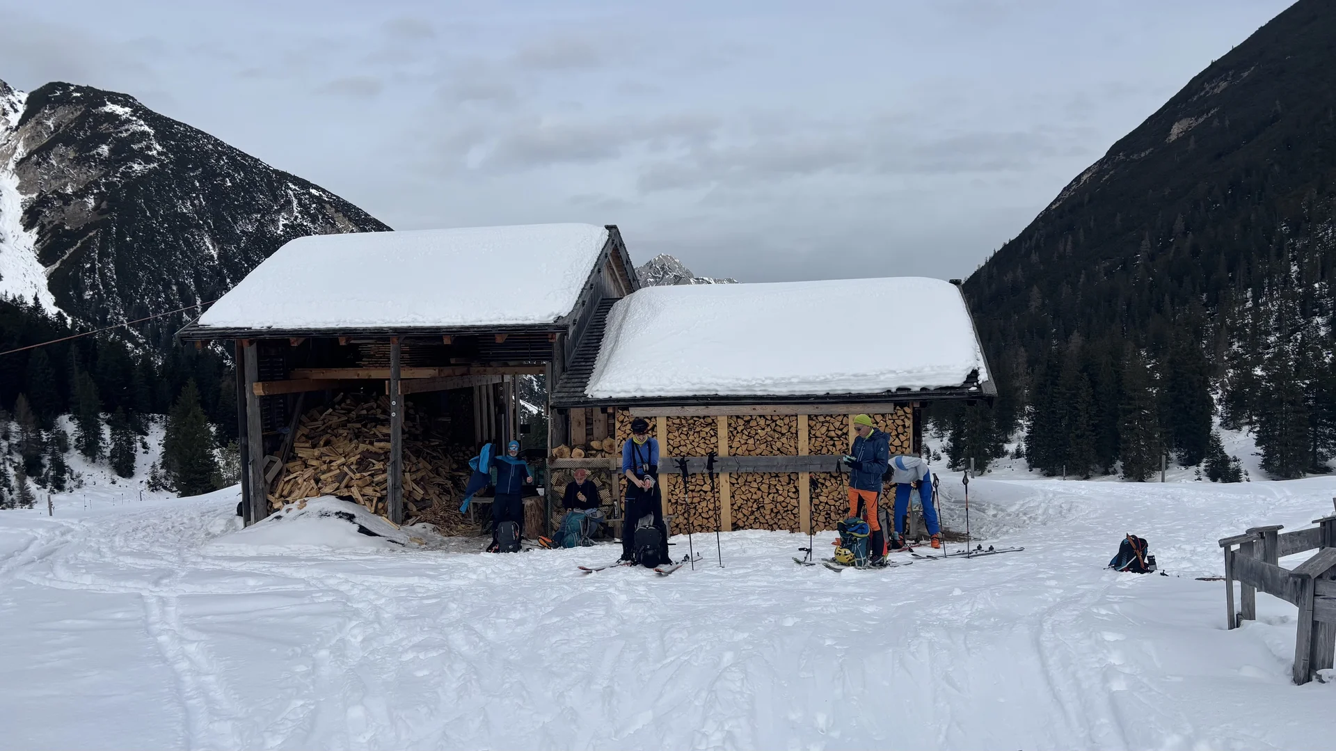Holz in der Hütt´n | © Simon E.