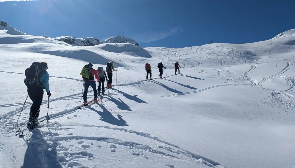 Aufstieg über die Schöntalwiesen zum Filmoorsattel | © privat