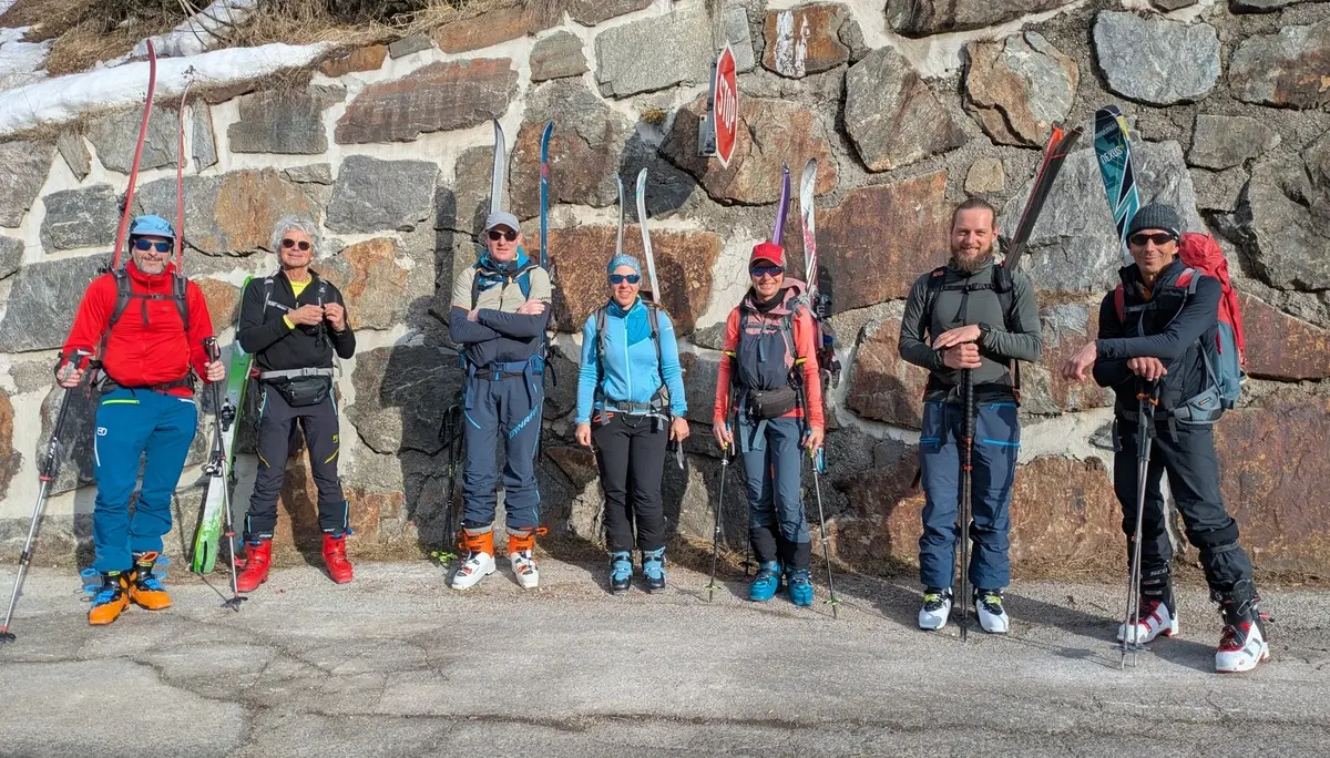 Start nach der Busfahrt zur Überschreitung Dorfberg Golzentipp | © privat