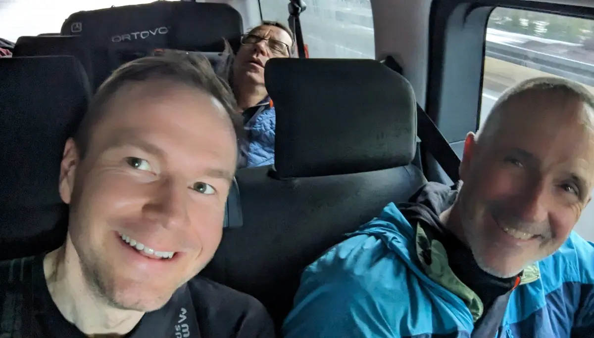 morgendliche Anreise im Carsharing Bus | © Johannes