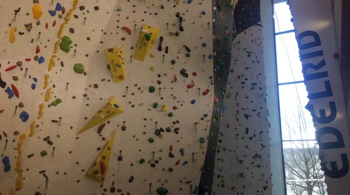 Ansicht auf Kletterwand in der neuen Halle rechts | © Sportkletterabteilung