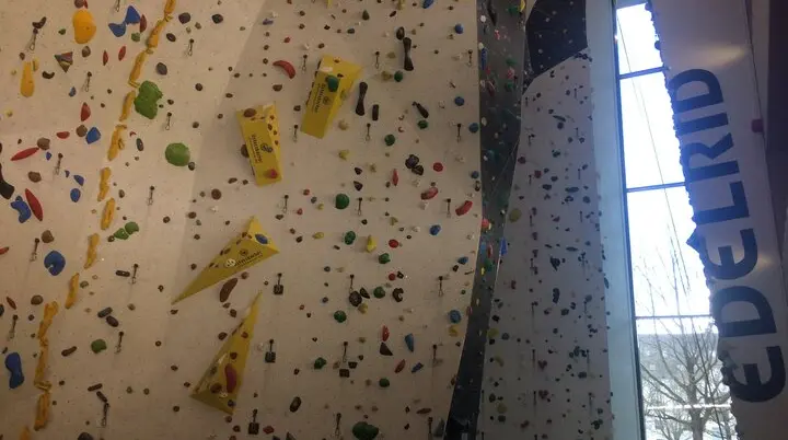 Ansicht auf Kletterwand in der neuen Halle rechts | © Sportkletterabteilung