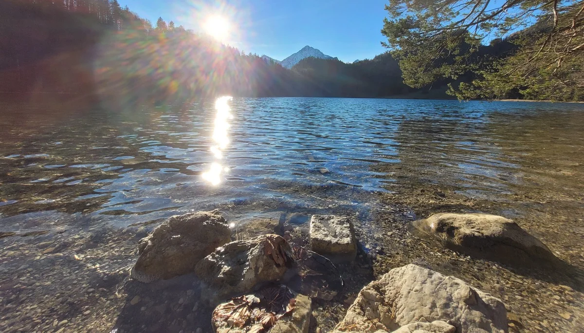 Blick aufs Wasser mit Sonne | © Aron Nuber