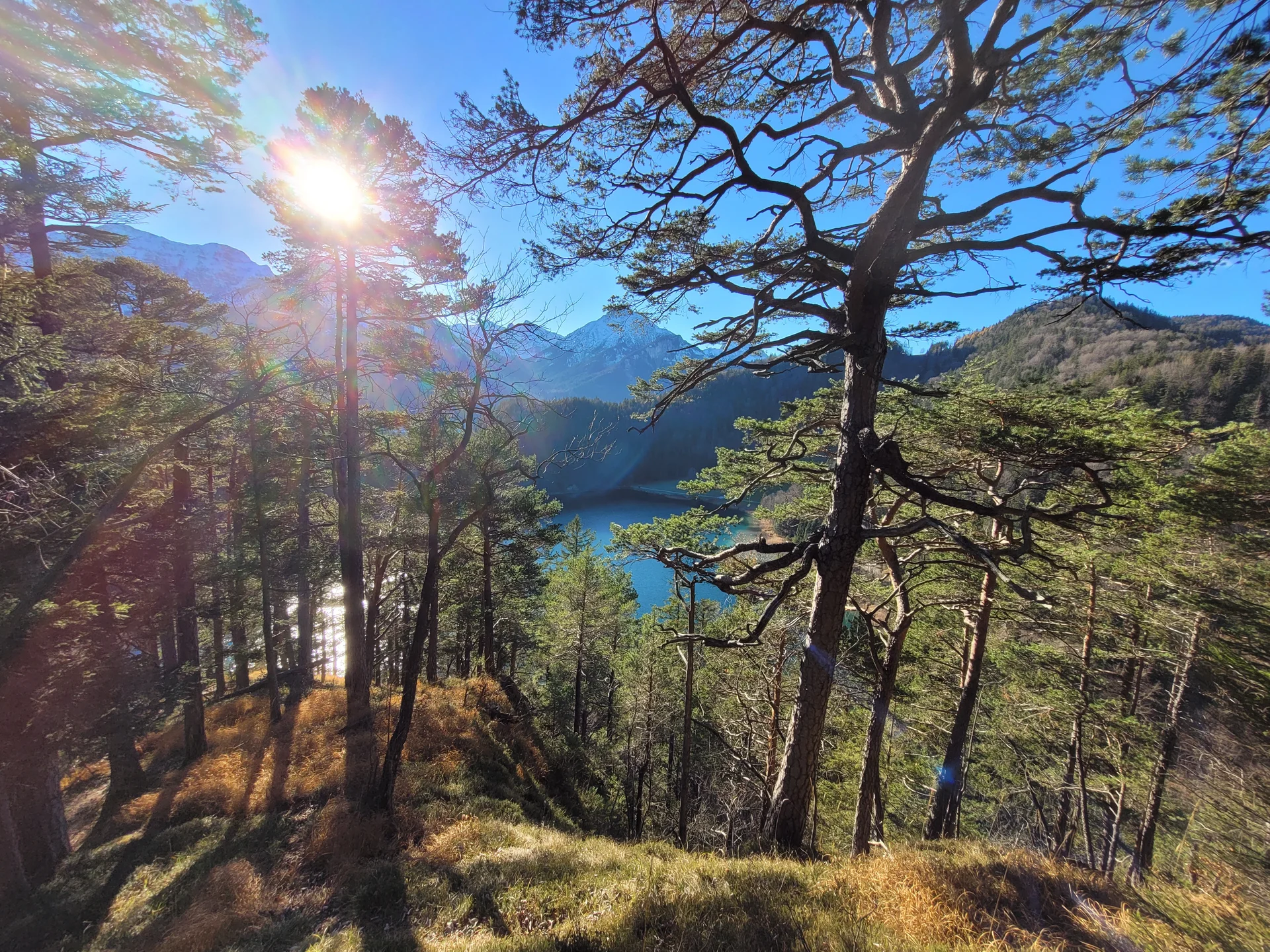 Blick ins Tal zum See | © Aron Nuber