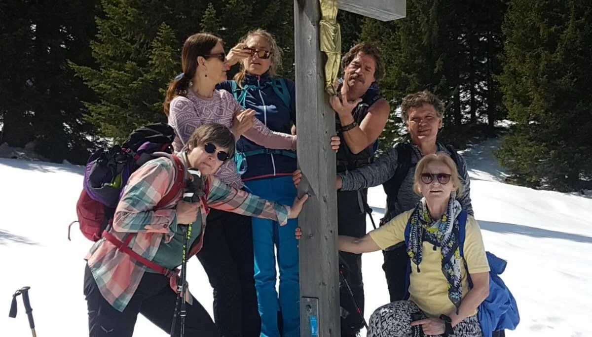 Die Gruppe am Kreuz beim Vorderen Mühlberger Älpele. | © DAV Augsburg Unterwegsgruppe
