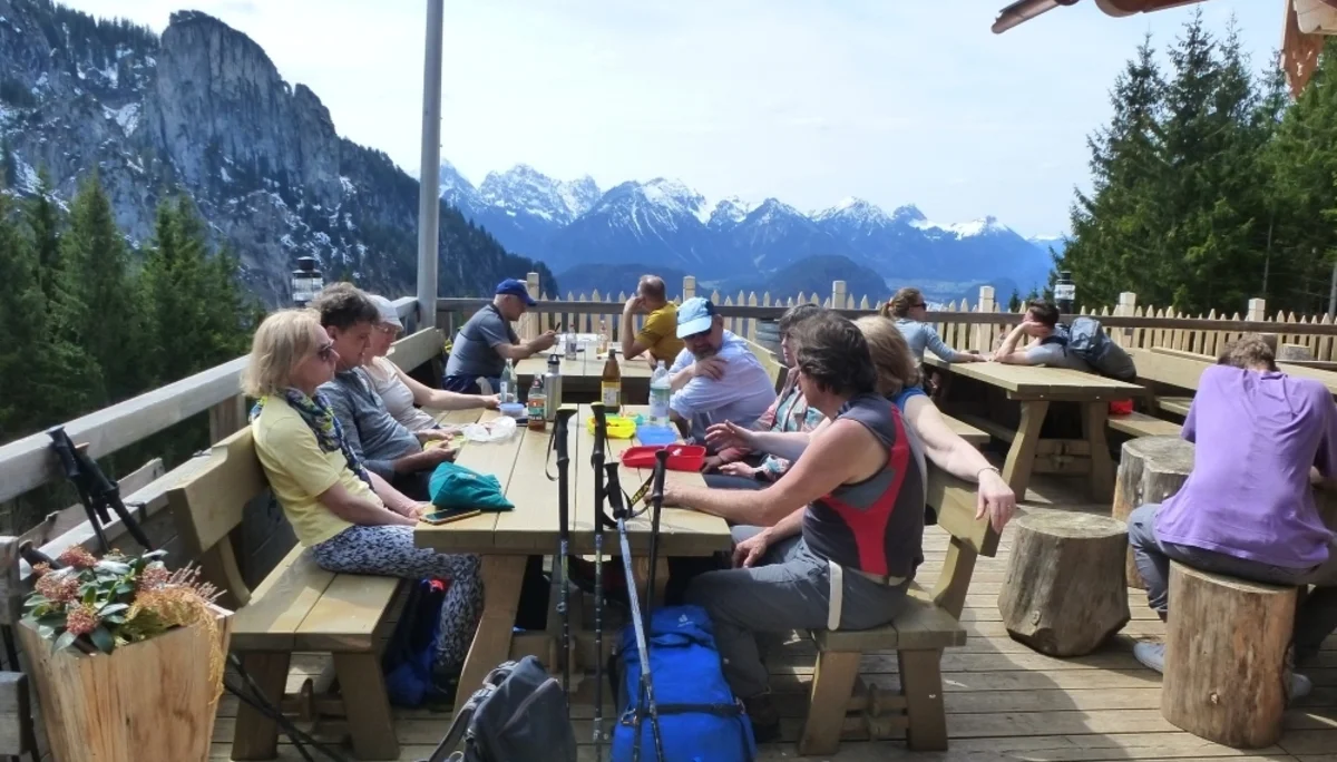 Die Gruppe rastet an der Rohrkopfhütte. | © DAV Augsburg Unterwegs