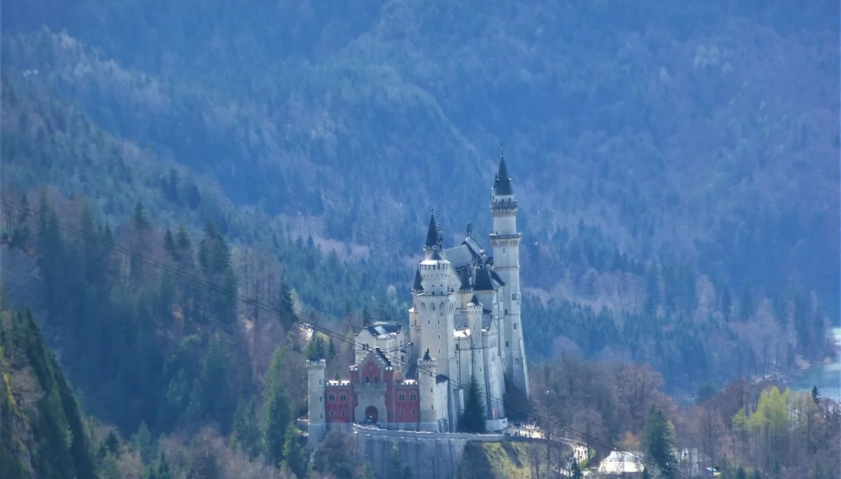 Von der Rohrkopfhütte öffnet sich der Blick zu Schloss Neuschwanstein. | © DAV Augsburg Unterwegsgruppe