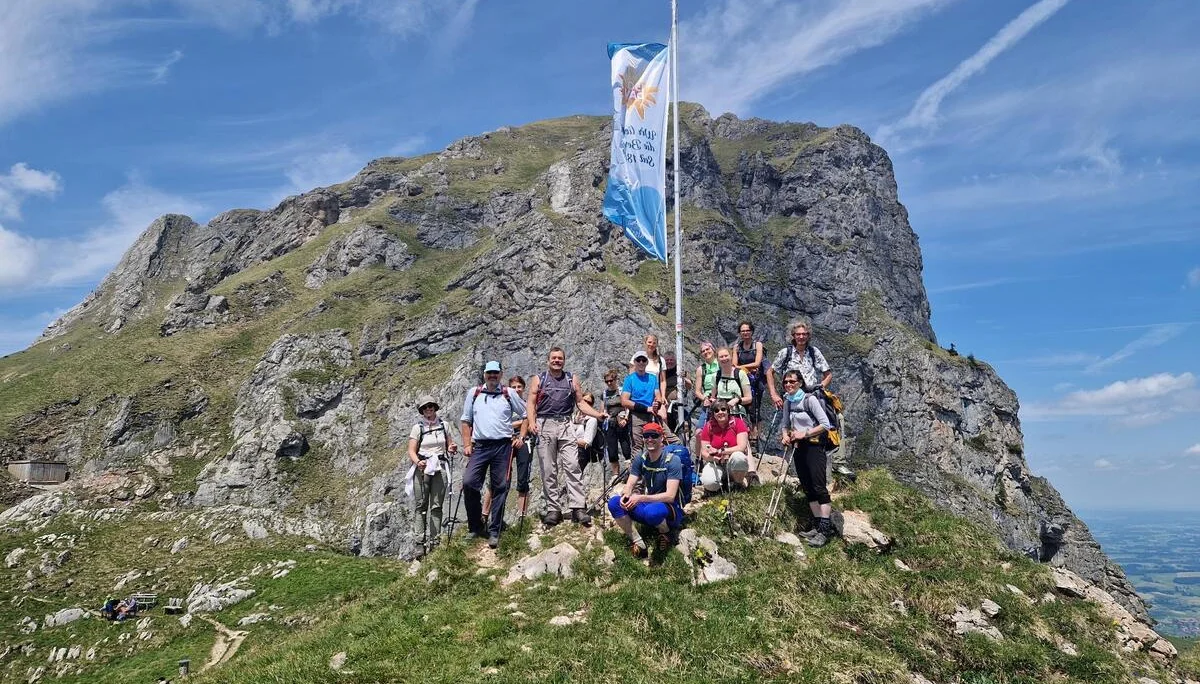 Die Gruppe steht bei der Bad Kissinger Hütte. | © DAV Augsburg Unterwegsgruppe Özlem