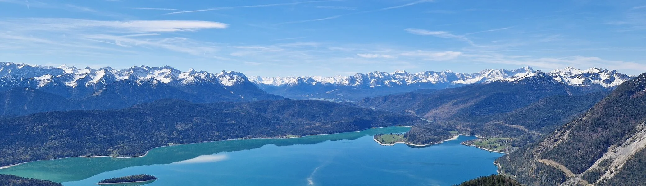 Walchensee und Alpengipfel | © Özlem Akar