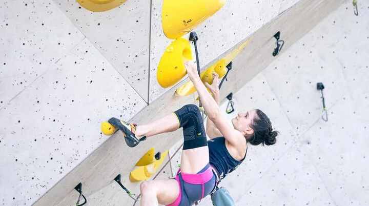 Annika Müller beim Klettern | © Xaver Quintus