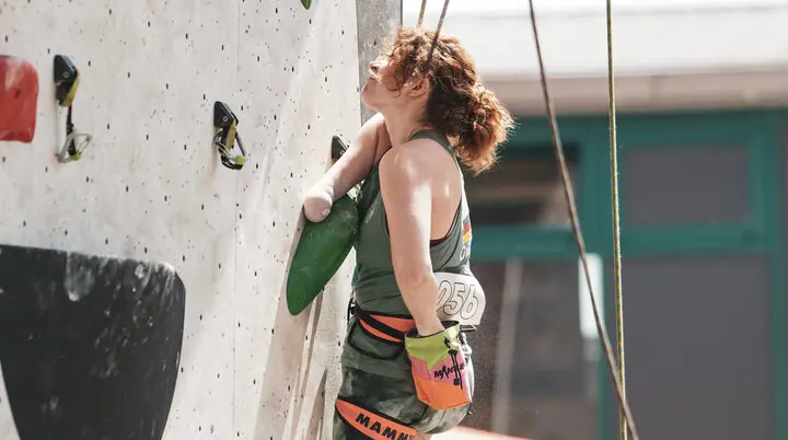 Paraclimberin an der Wand | © DAV/Pavlo Vekla