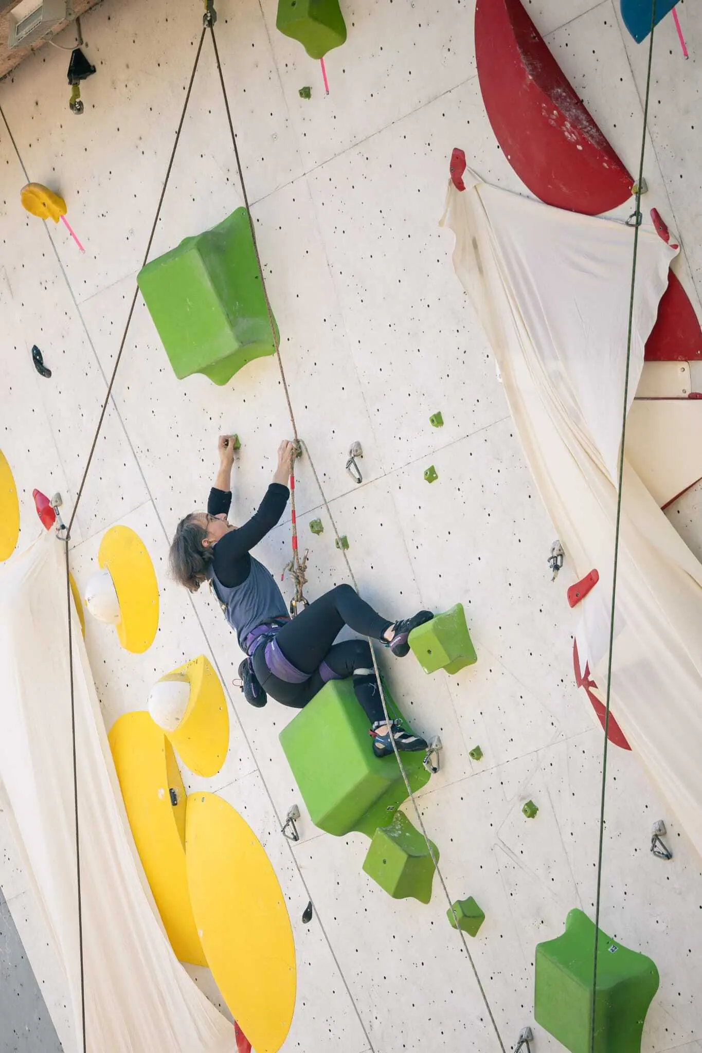 Kletterin an der Wand | © DAV/ Xaver Quintus
