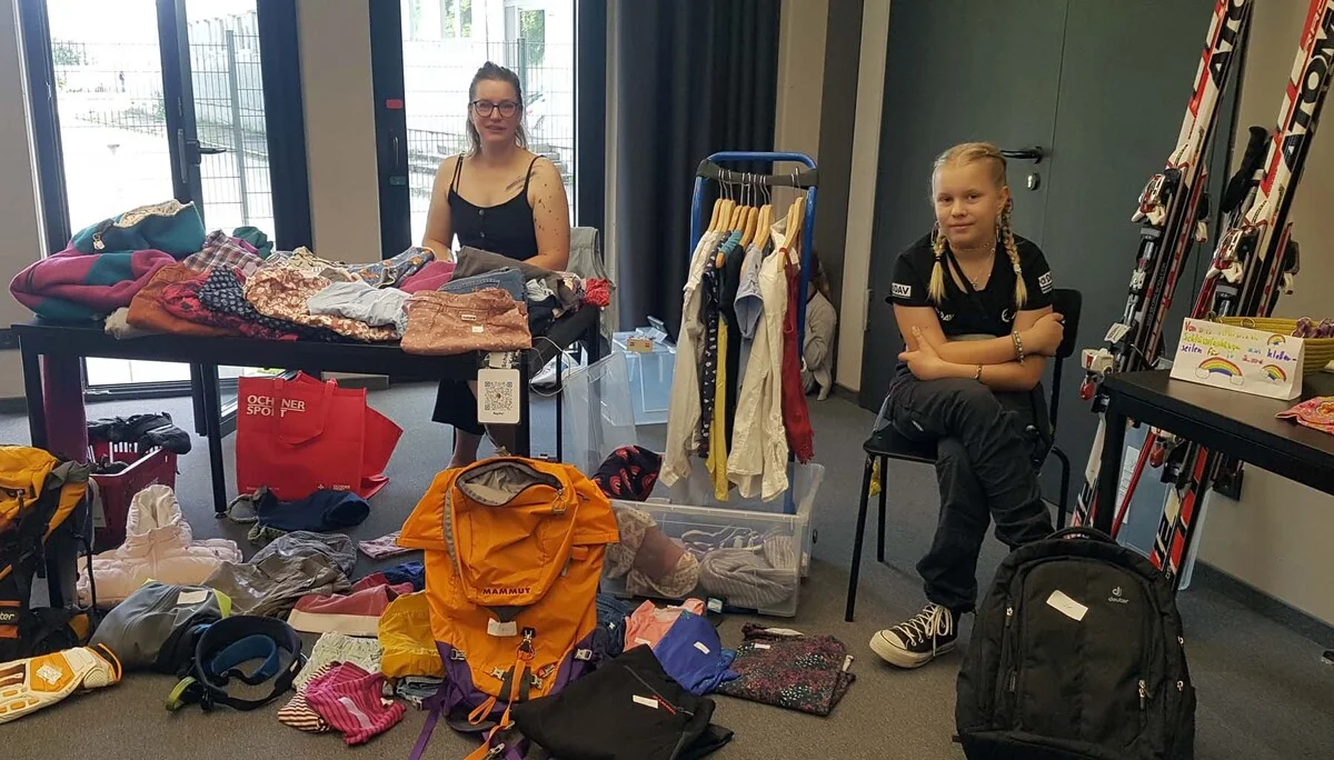 Alpinflohmarkt 2023 | © Sonja Schön - Bild 4: Gebrauchtes und selbst gefertigte Einzelstücke im Angebot