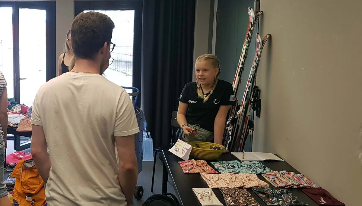 Alpinflohmarkt 2023 | © Sonja Schön - Bild 8: Selbst hergestellte Unikate stoßen auf großes Interesse