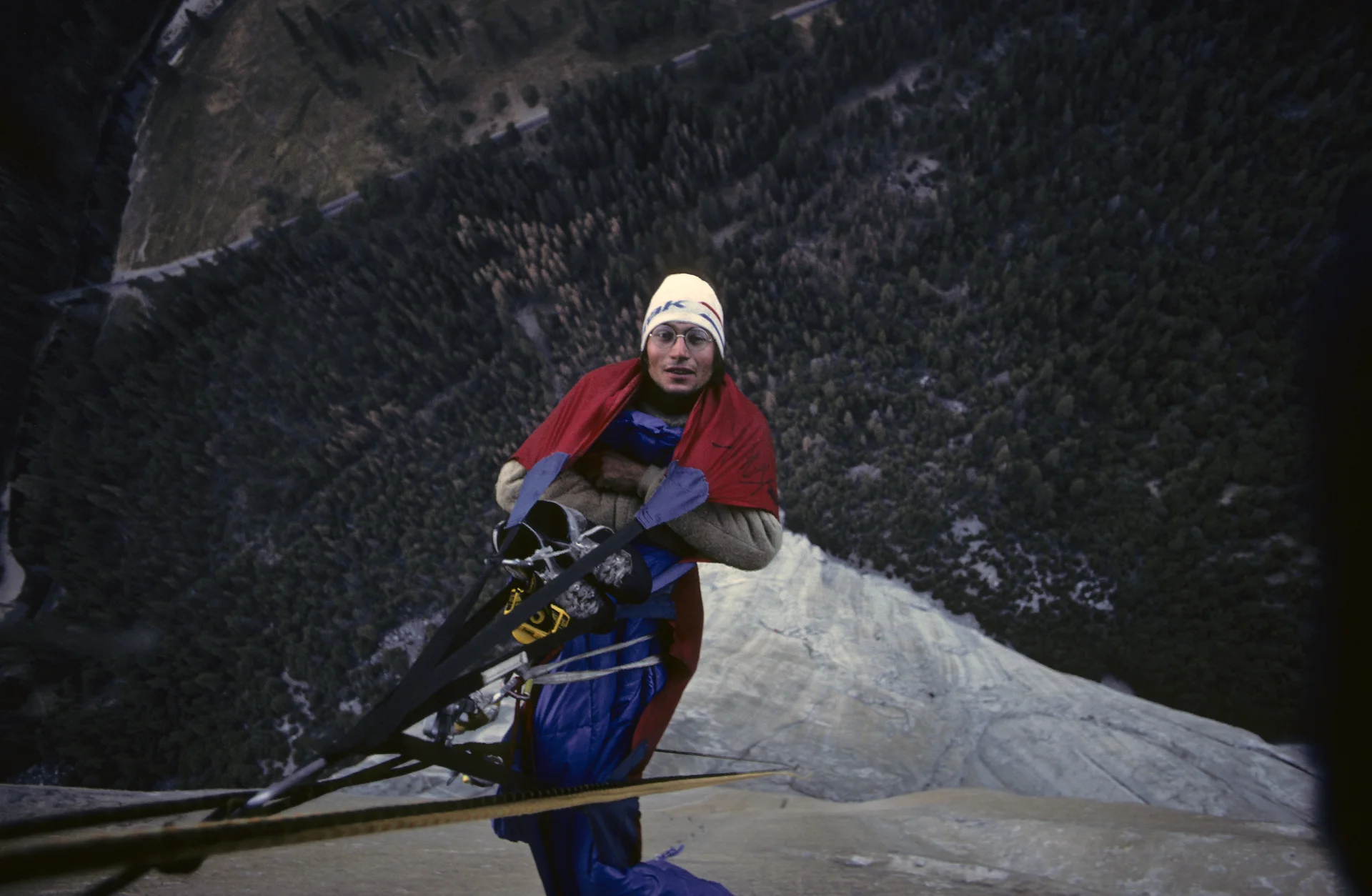 Reinhard Karl im Portaledge. | © Harald Weiß